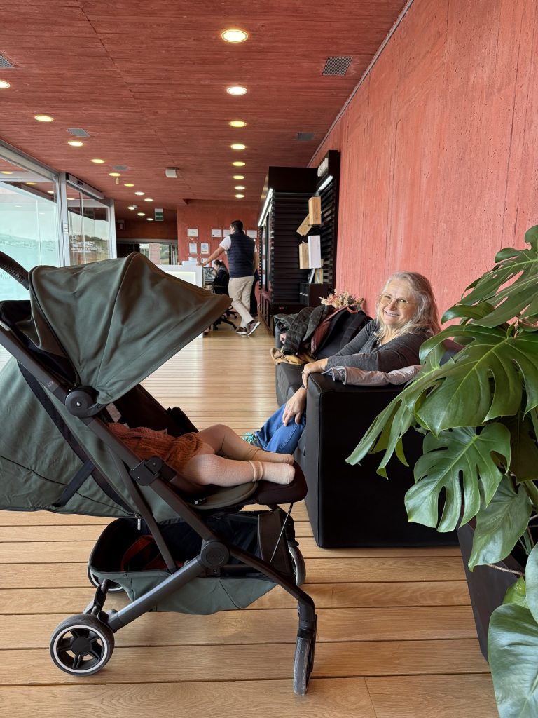 Havva, Pago de Carraovejas şaraphanesinin lobisinde otururken